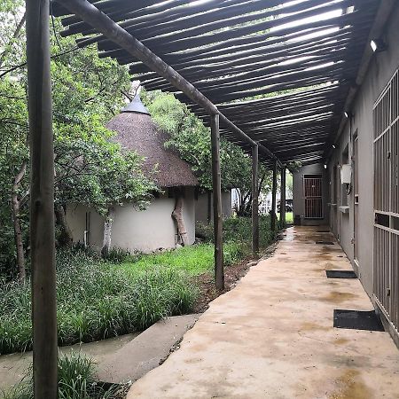 Touch Of Africa Lodge Lanseria Exterior foto